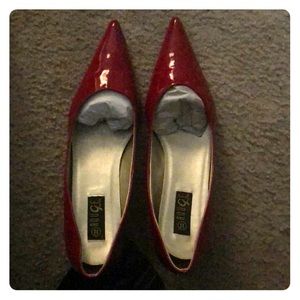 Red pointed toe patent leather kitten heels
